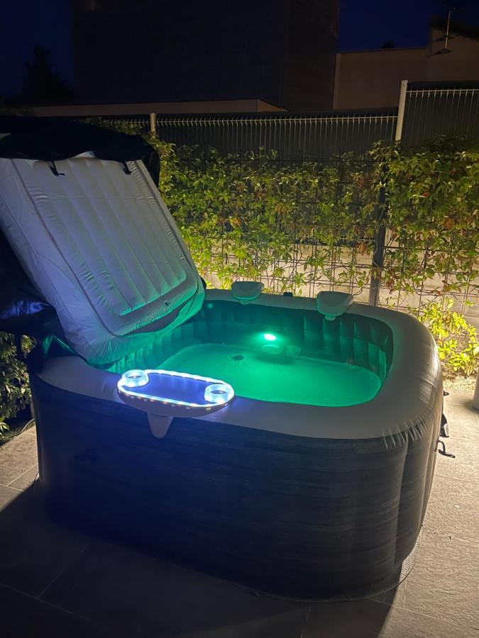Appartement De Caractere Avec Jacuzzi Fréjus 외부 사진