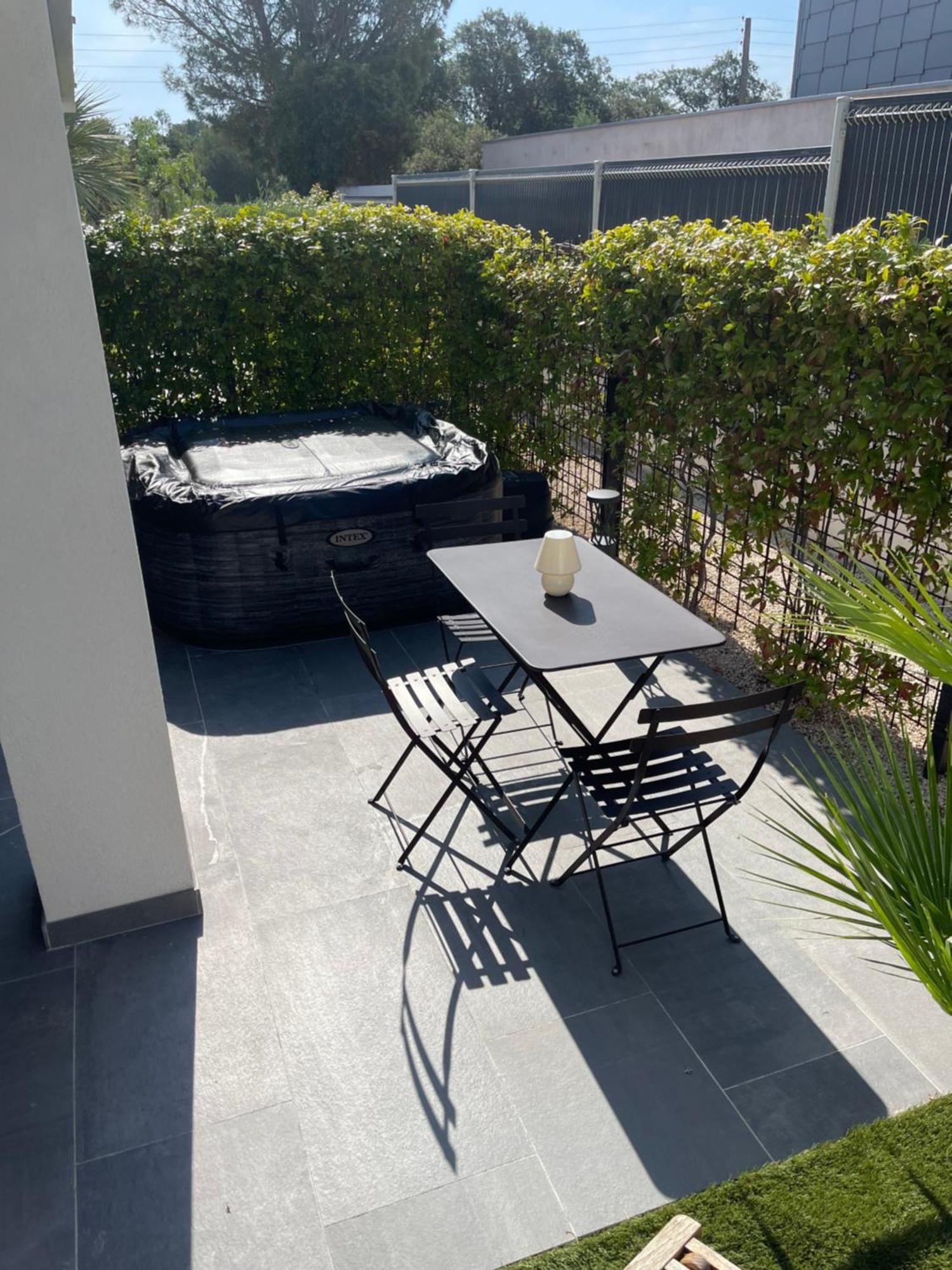 Appartement De Caractere Avec Jacuzzi Fréjus 외부 사진